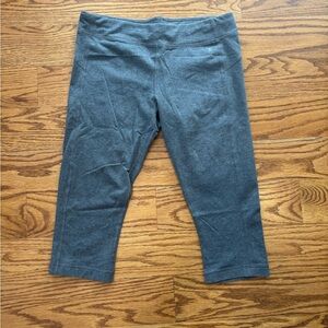 Danskin Now Charcoal Capri Leggings